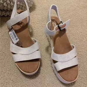TOMS Louisa Women's Cream Sandals NWT